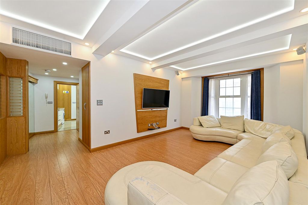 Property photo 2 of 15 4-Berkeley-Court (2).Jpg