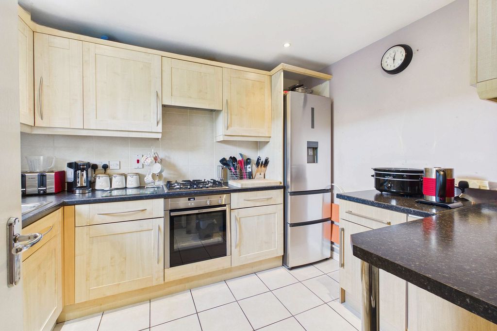 Property photo 2 of 19