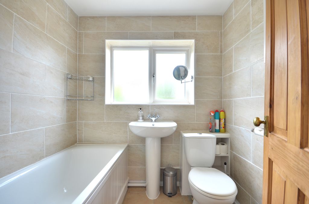Property photo 2 of 12 Bathroom