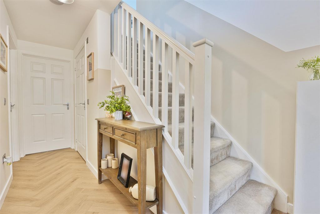 Property photo 2 of 31