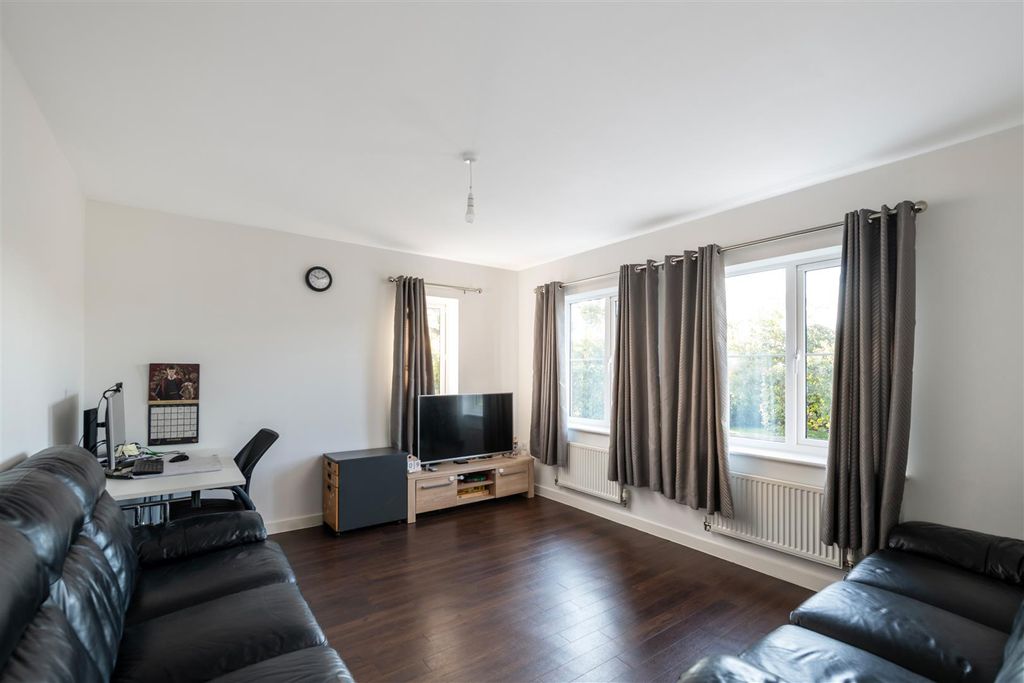 Property photo 3 of 16 15 Tanner Crescent Internals16.Jpg