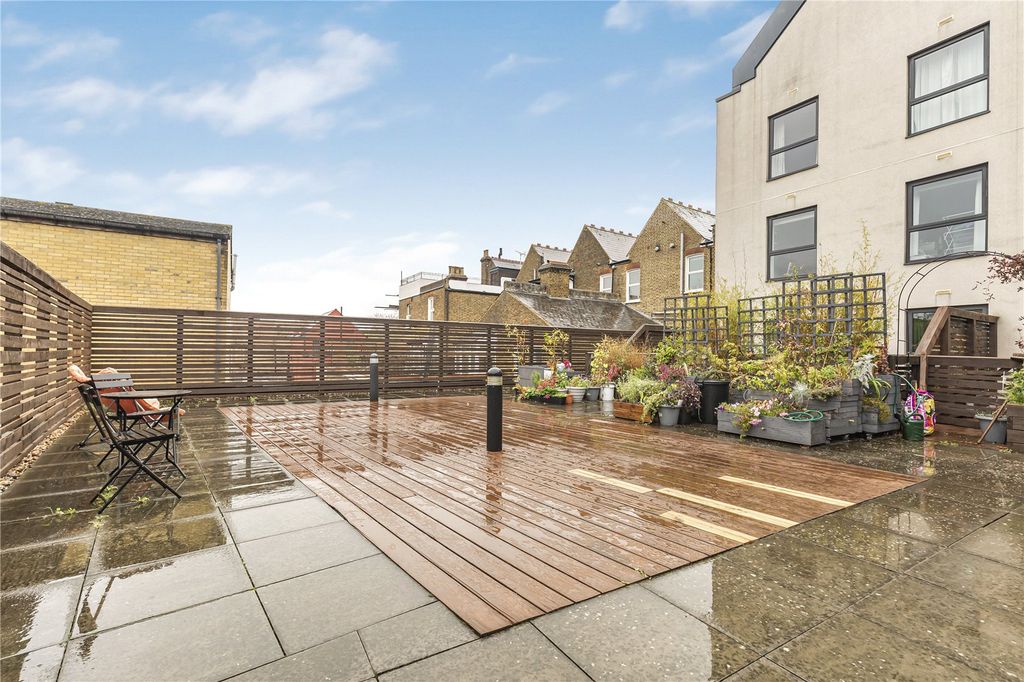 Property photo 2 of 15 Picture No. 17