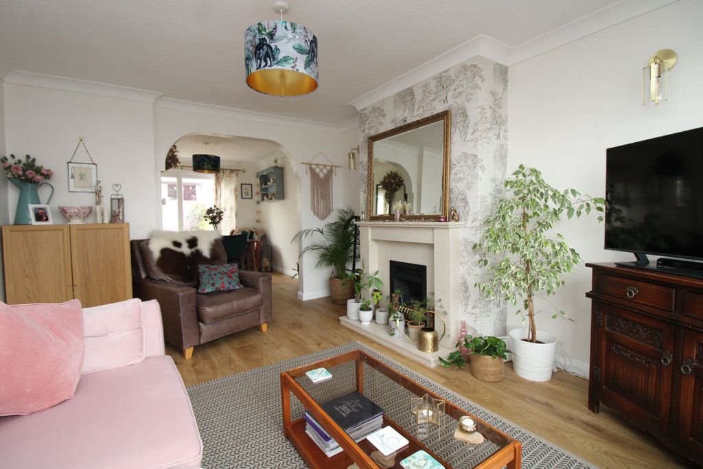 Property photo 2 of 18