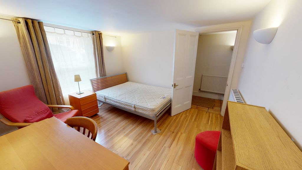 Property photo 2 of 8 22-Stanley-Road-0629