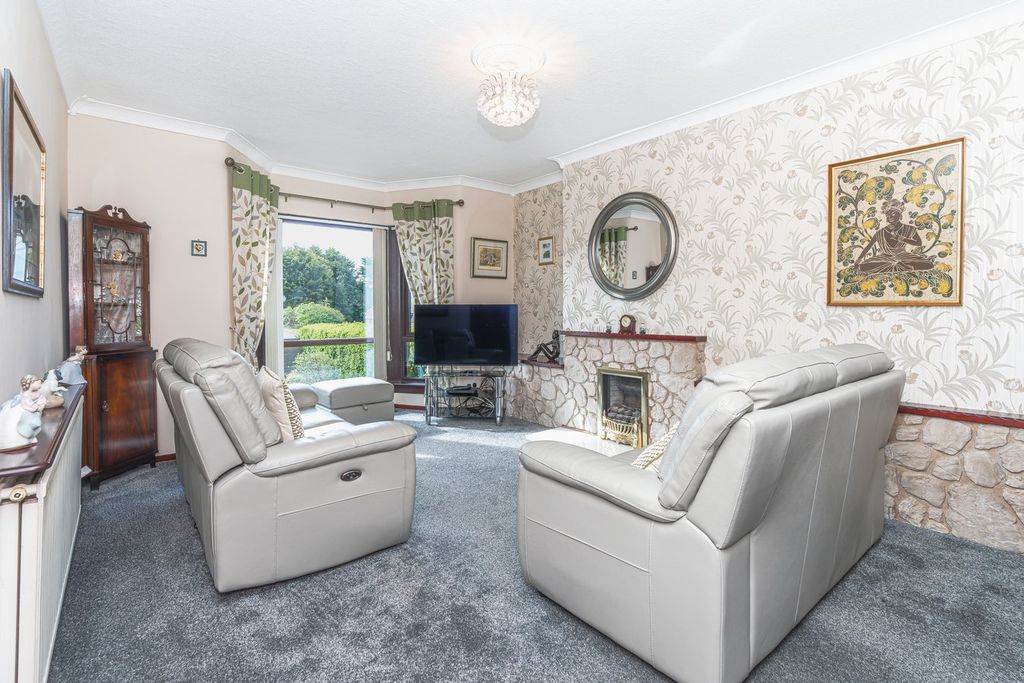 Property photo 2 of 27