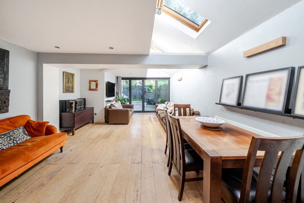 Property photo 2 of 16 1526411-9-1A0d7F5...