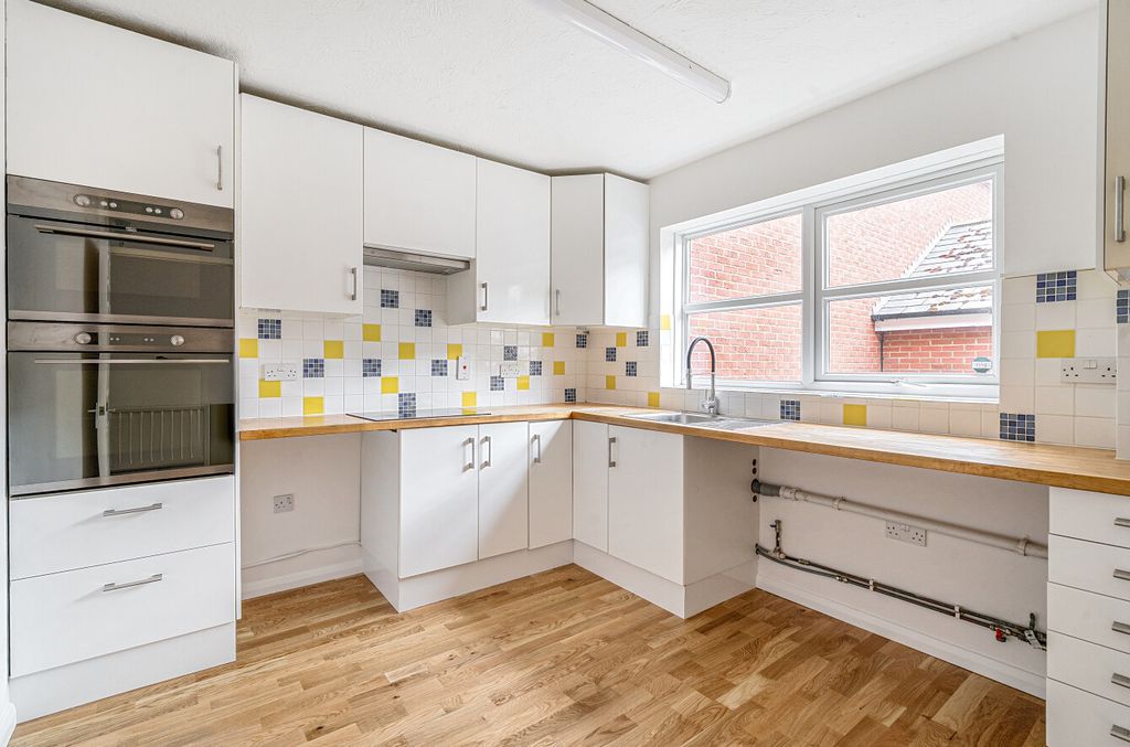 Property photo 3 of 8 1310419-1-684Fd9d...