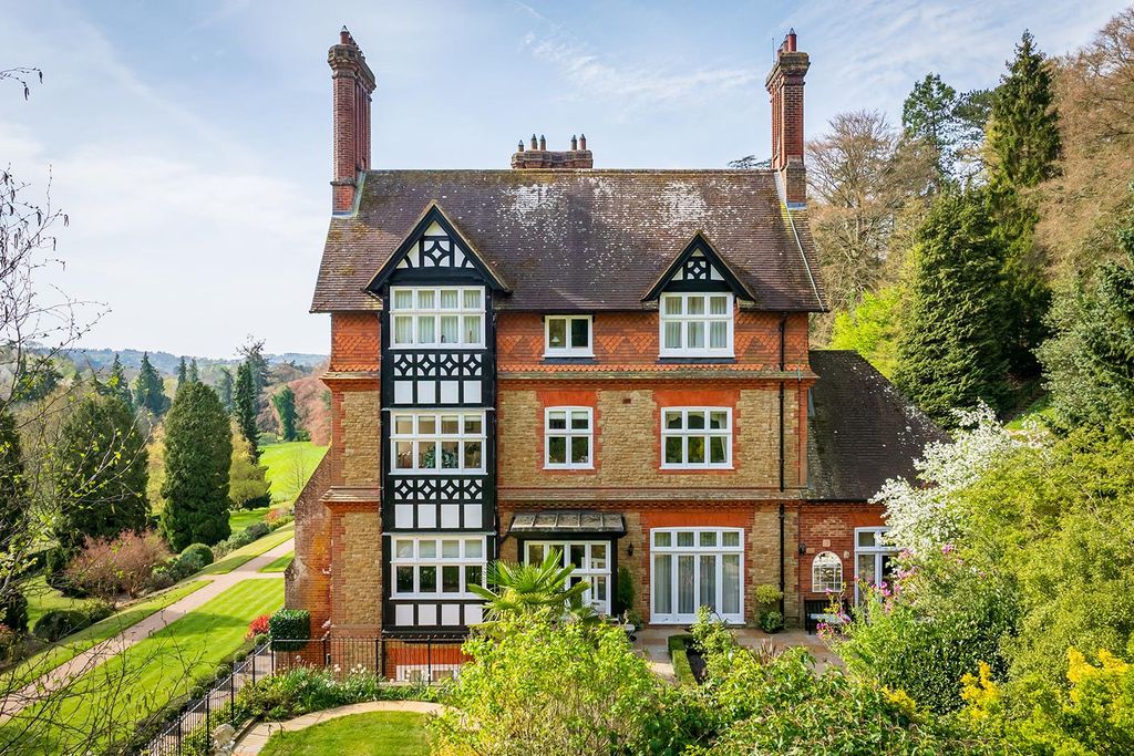 Property photo 2 of 37 8_Snowdenham_Hall-30.Jpg