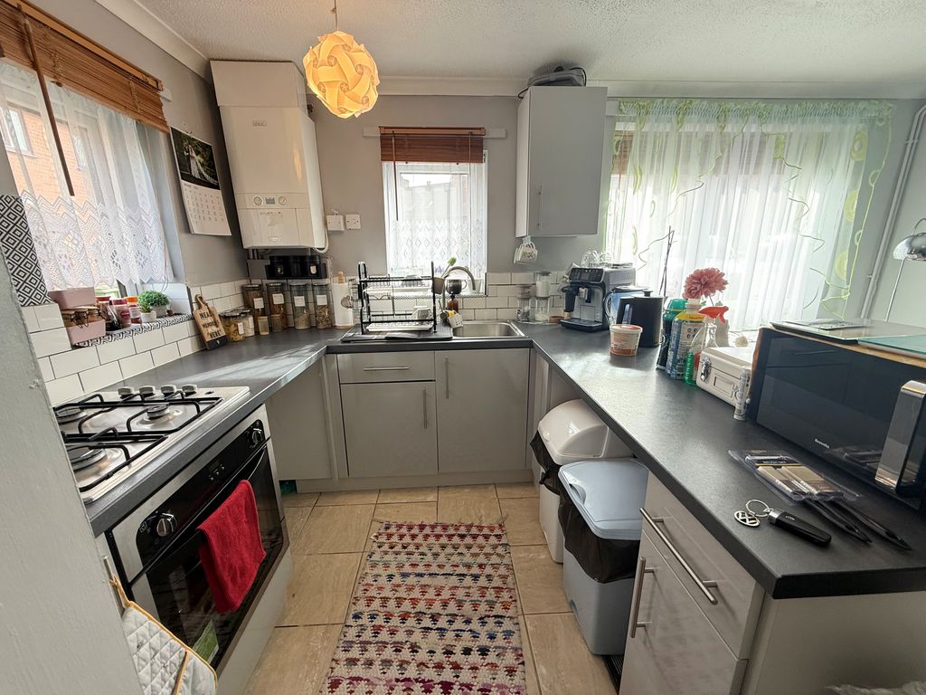 Property photo 2 of 8 9