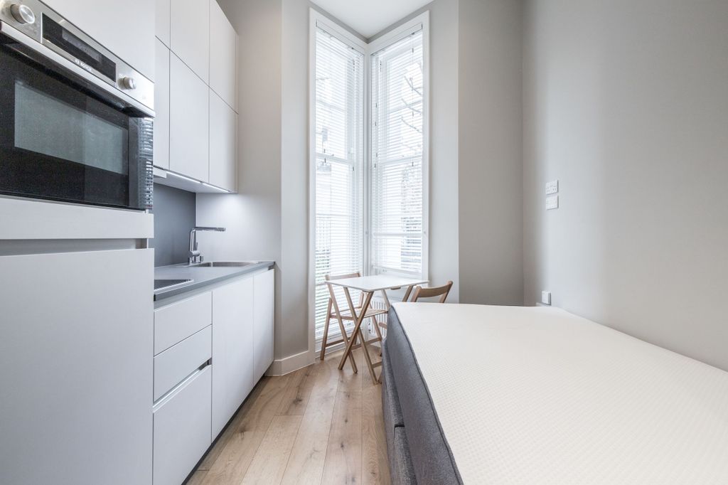 Property photo 3 of 20 Bedroom