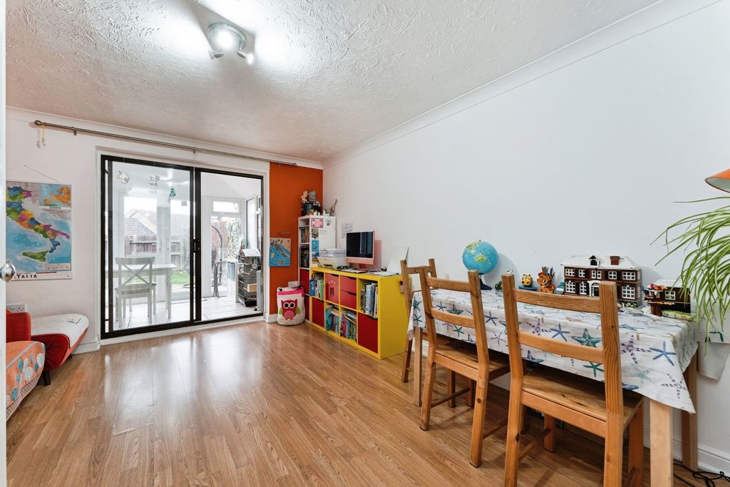 Property photo 2 of 16 Lounge/Diner