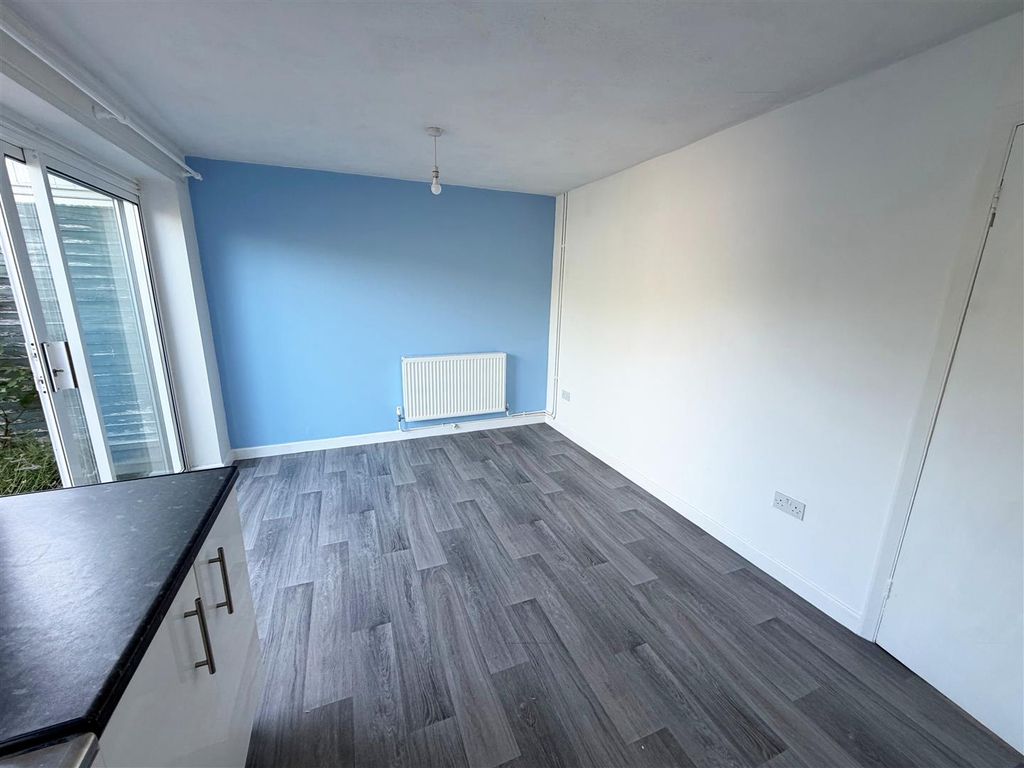 Property photo 3 of 16 Kit 3.Jpg