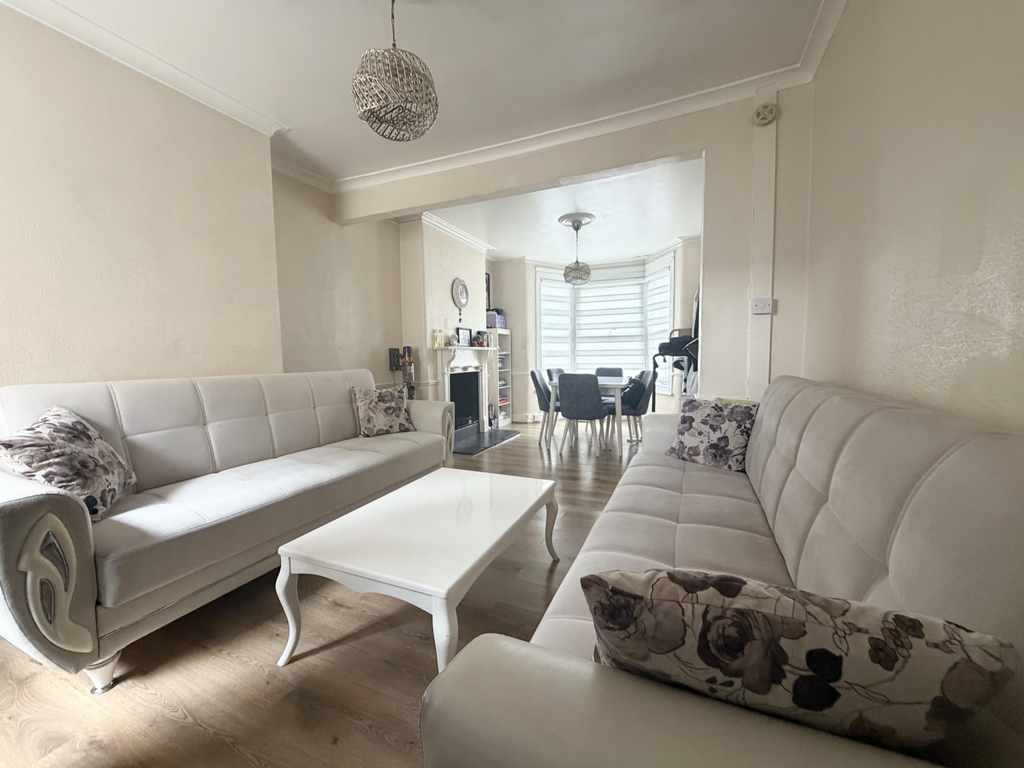 Property photo 1 of 11 Two Bedroom House With Private Garden – Sutherland Road, N9