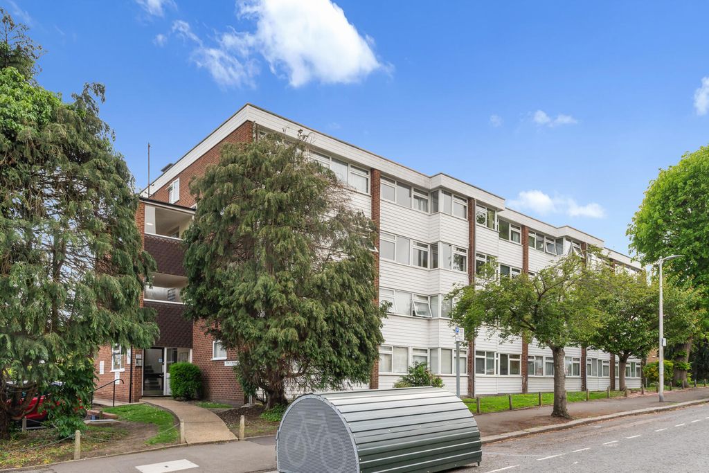 Property photo 1 of 7 Front (Exterior)