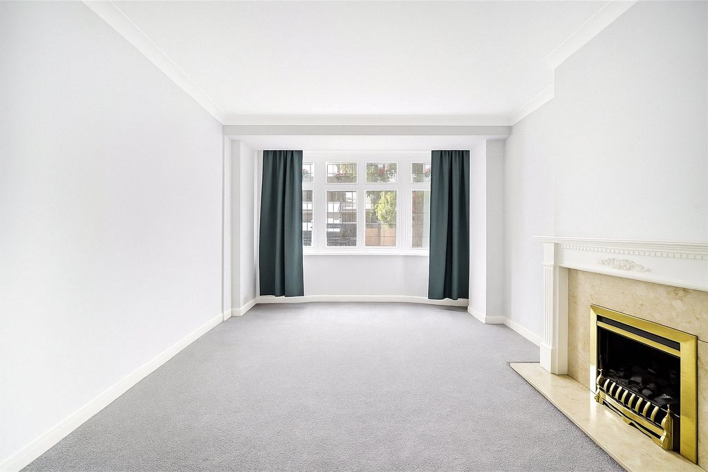 Property photo 2 of 11 Picture No. 40