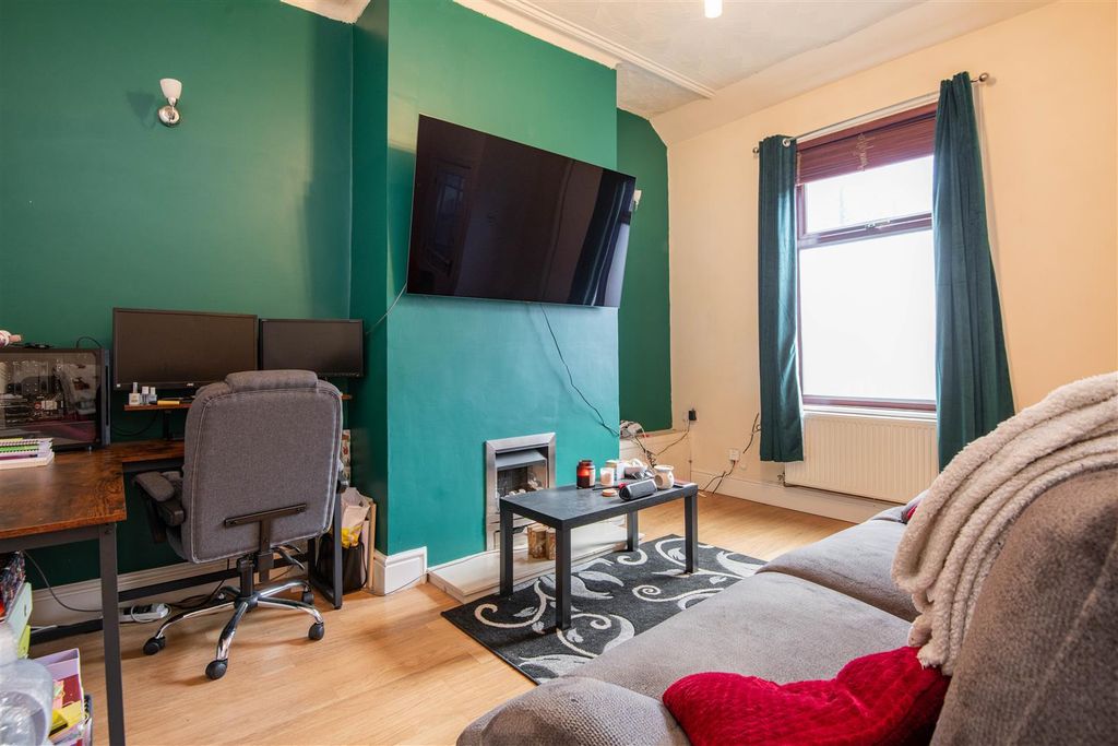 Property photo 2 of 13 Lounge