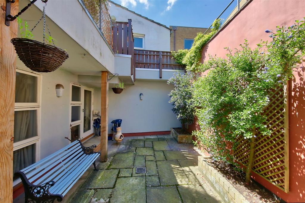 Property photo 2 of 15 2_Camborne_Mews_Image3_17384_4.Jpg