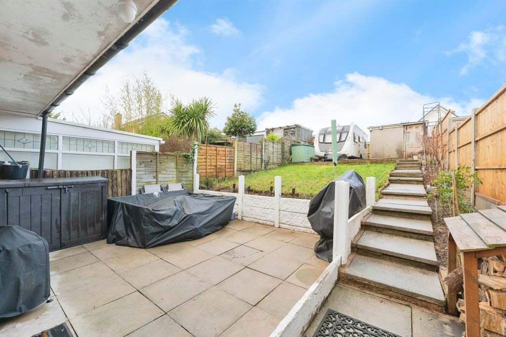 Property photo 2 of 20