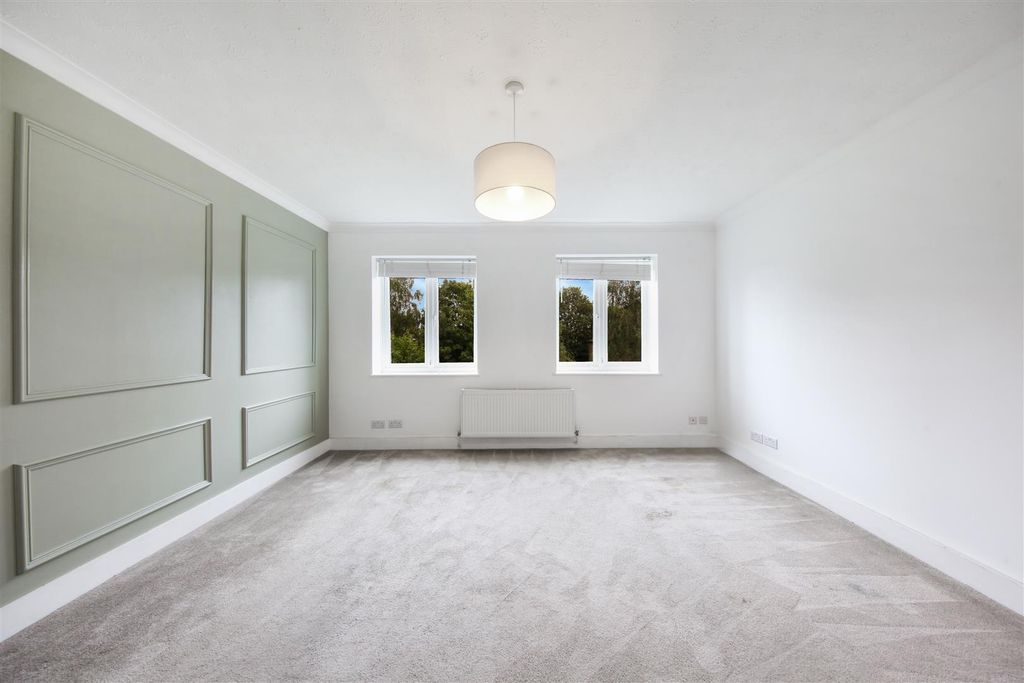 Property photo 3 of 14 Flat 5, Swallow Court - B2i4Kgxdaz5Iekeem21J.Jpg