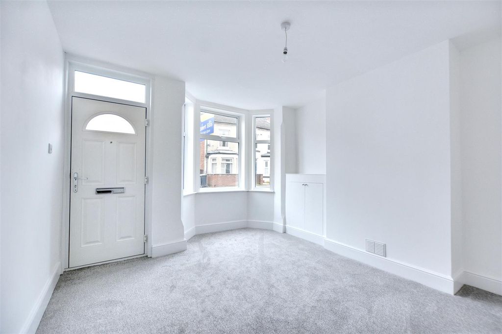 Property photo 2 of 19 Lounge_1.Jpeg