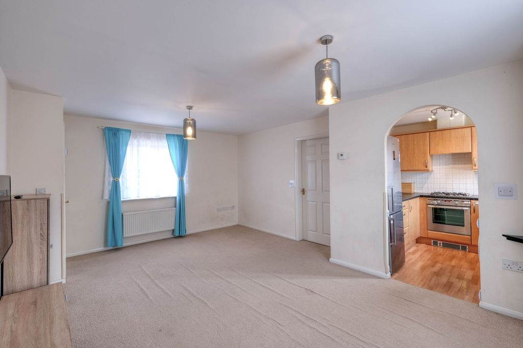 Property photo 3 of 8