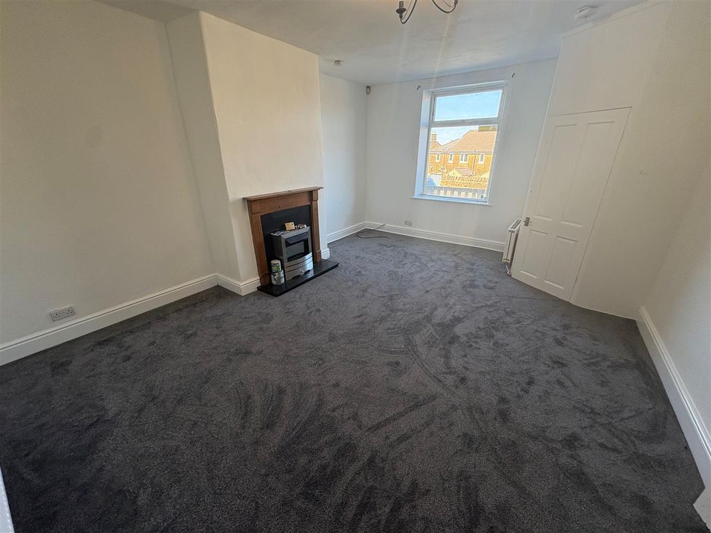 Property photo 3 of 11 15.Jpg