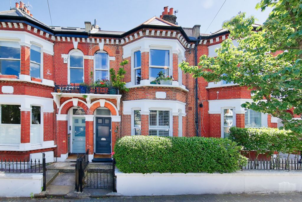 Property photo 3 of 8 Photo 4