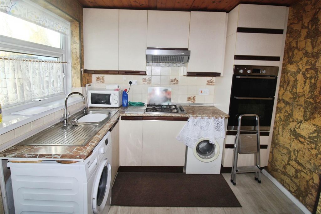 Property photo 3 of 15 Kitchen