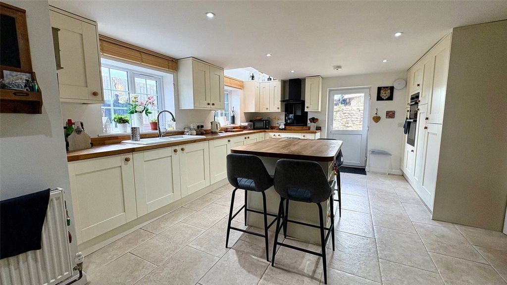 Property photo 2 of 15 Picture No. 01