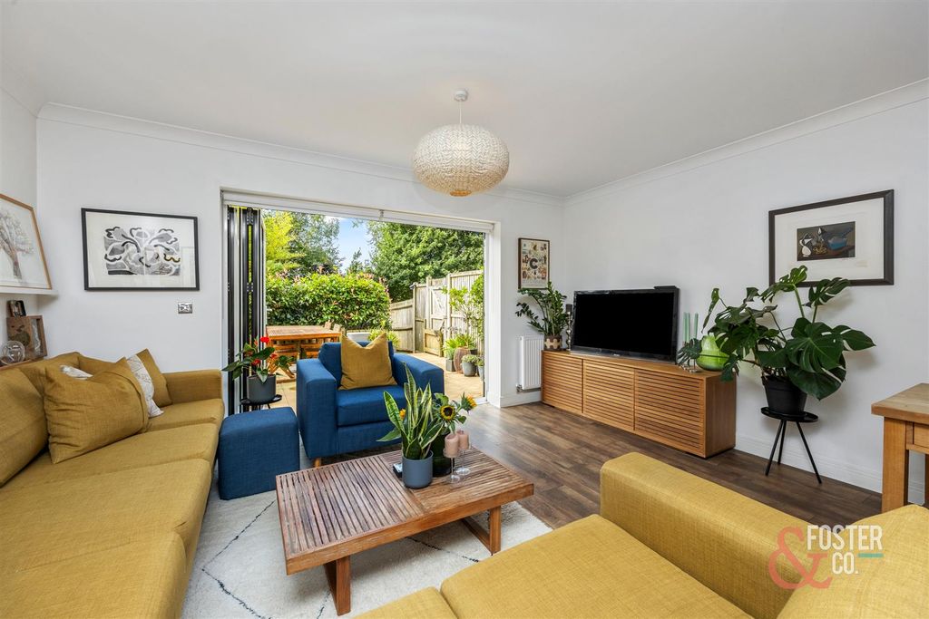 Property photo 3 of 22 Gatton Park Lane, 9-011.Jpg