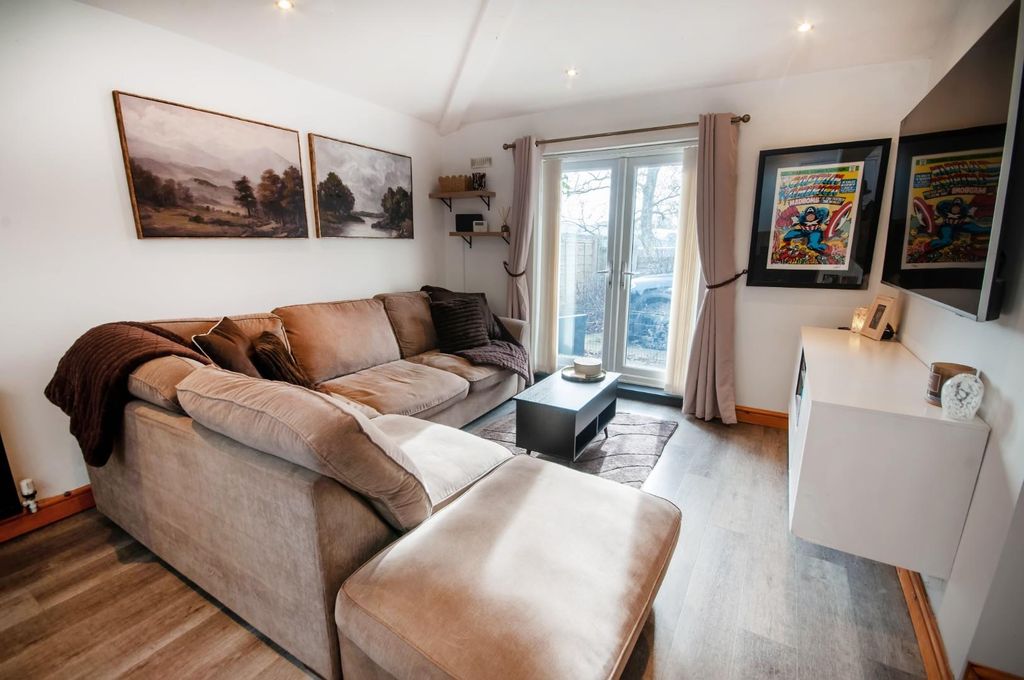 Property photo 3 of 23 Bedroom