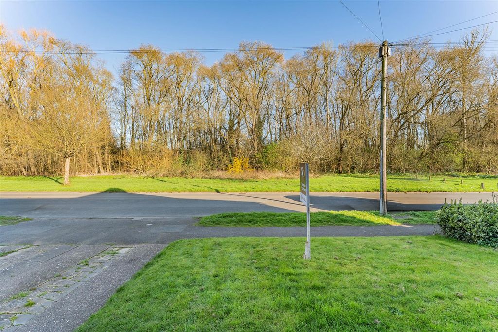 Property photo 2 of 21 Cheyne Walk.Jpg