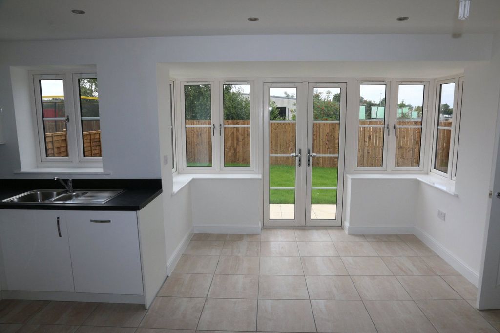 Property photo 2 of 8 Picture No. 10