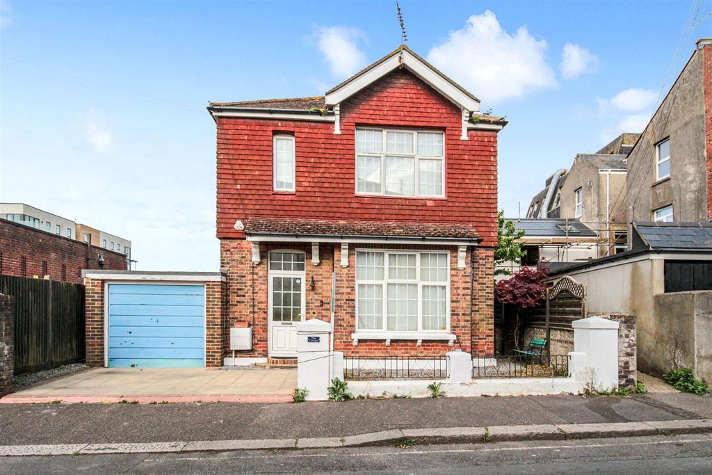 Property photo 1 of 17 Heene Cottage-017.Jpg