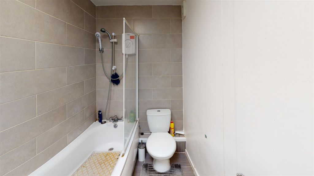 Property photo 3 of 14 Bathroom 1