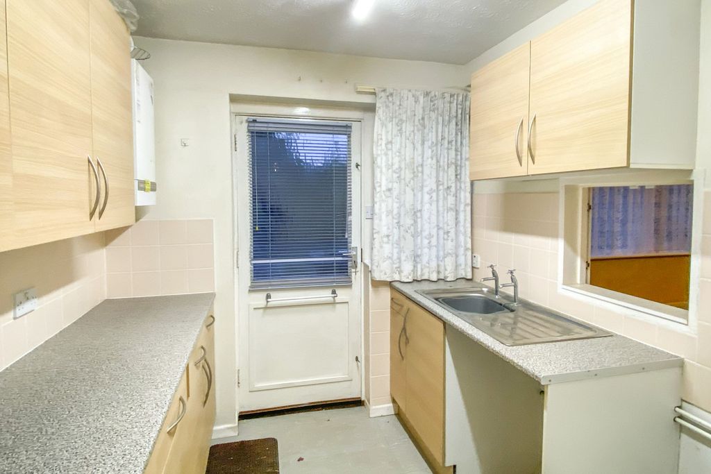 Property photo 3 of 18 37 Manor Road, Chippenham, Wiltshire Sn14 0Lh