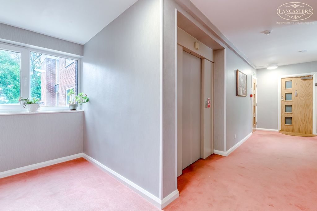 Property photo 3 of 27 Lift/Entrance Foyer