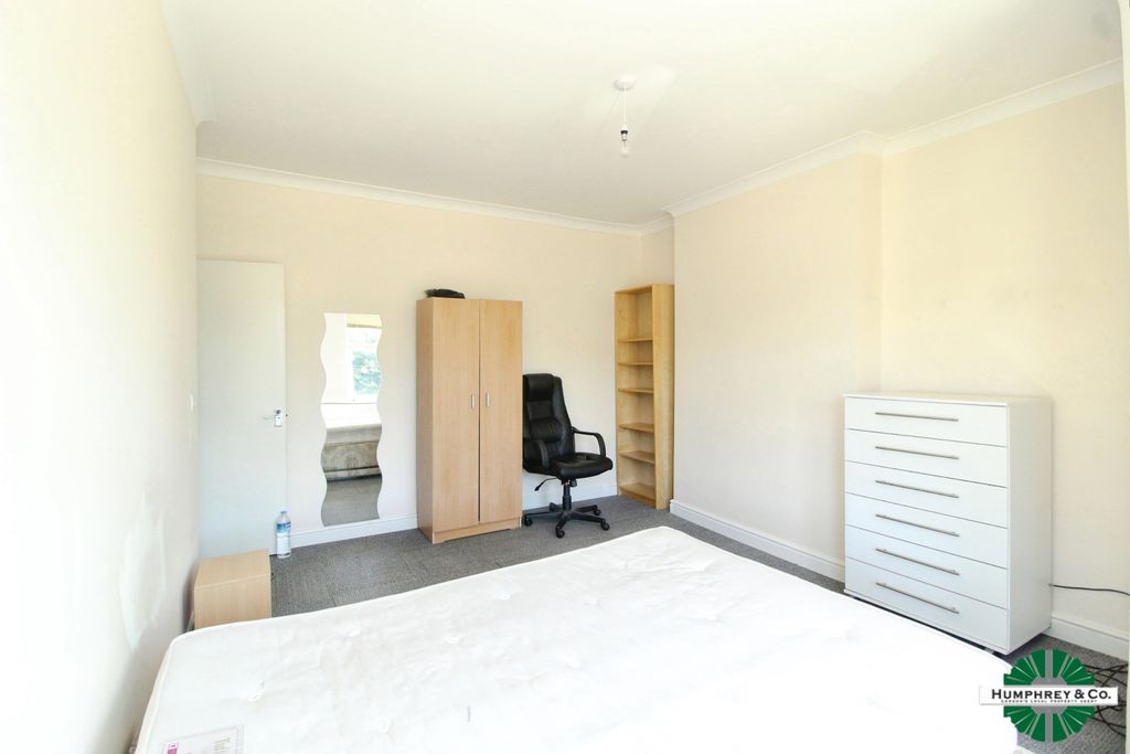 Property photo 2 of 4 Pbox-Bedroom-342847.Jpg