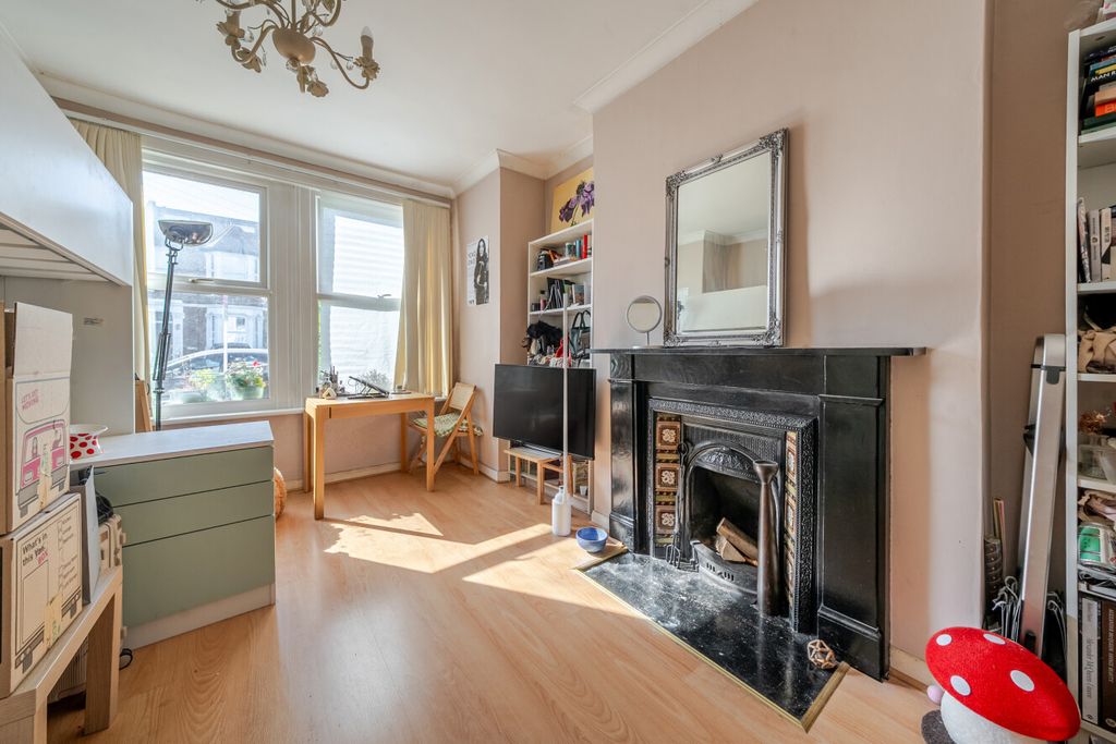 Property photo 2 of 8 1454824-10-69F464...