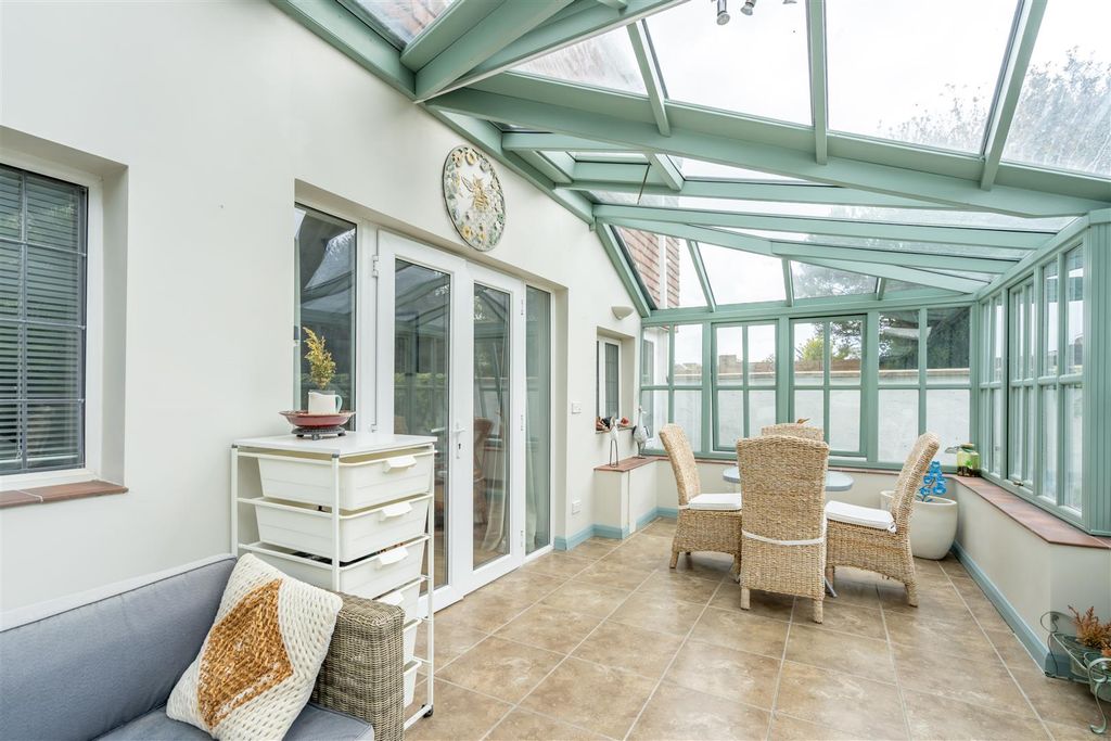 Property photo 3 of 18 Orangery (2).Jpg