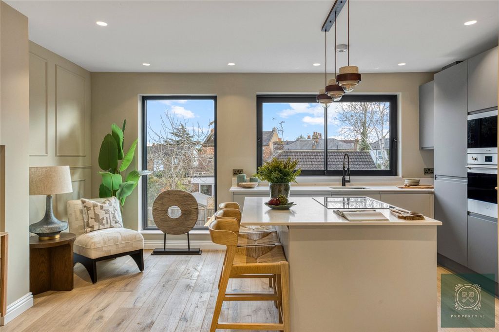 Property photo 3 of 20 Kitchen