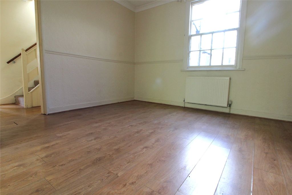 Property photo 3 of 16 Picture No. 05