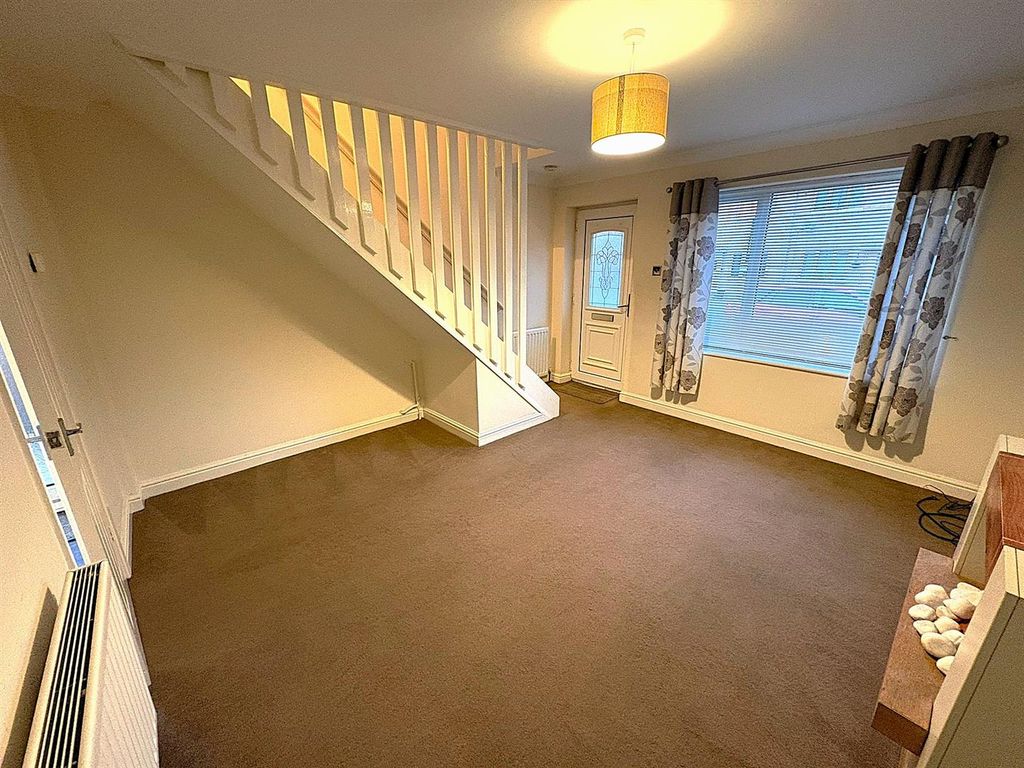 Property photo 3 of 15 Lounge