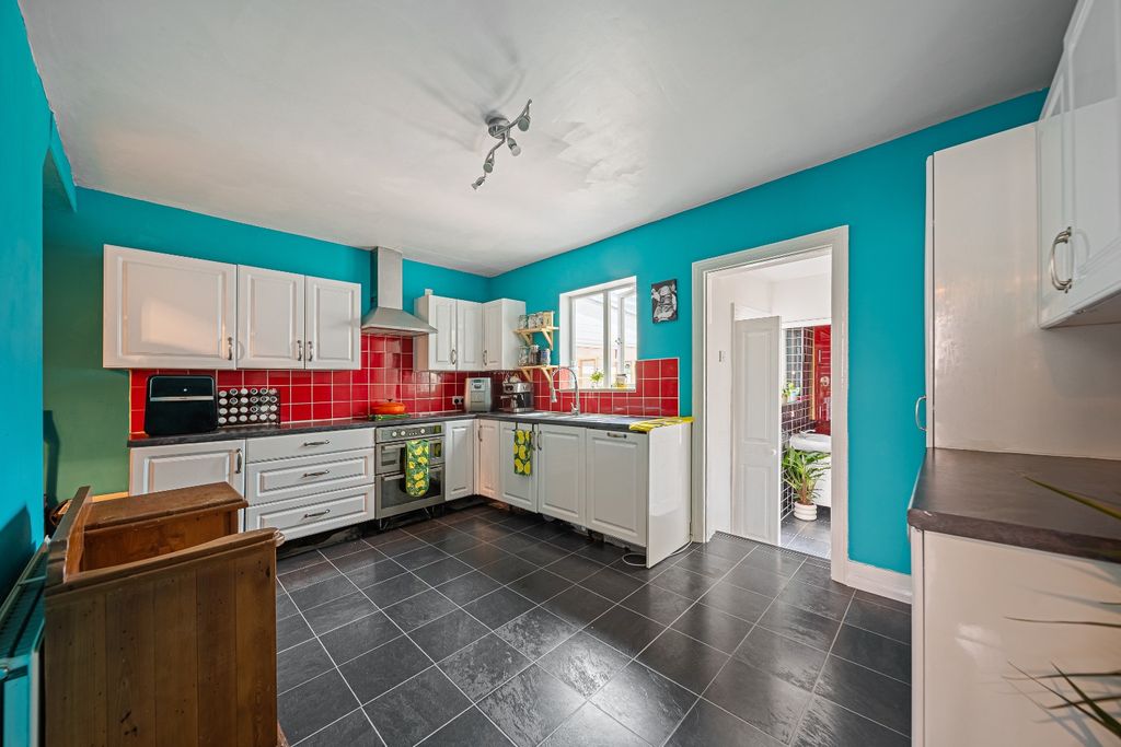 Property photo 3 of 12 4235403