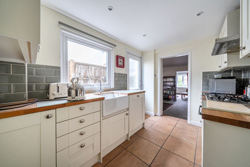 Property photo 2 of 16 1399741-12-696904...