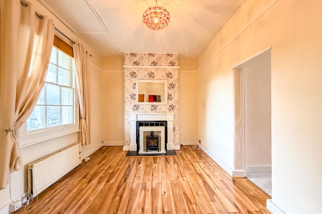 Property photo 3 of 14 Lounge