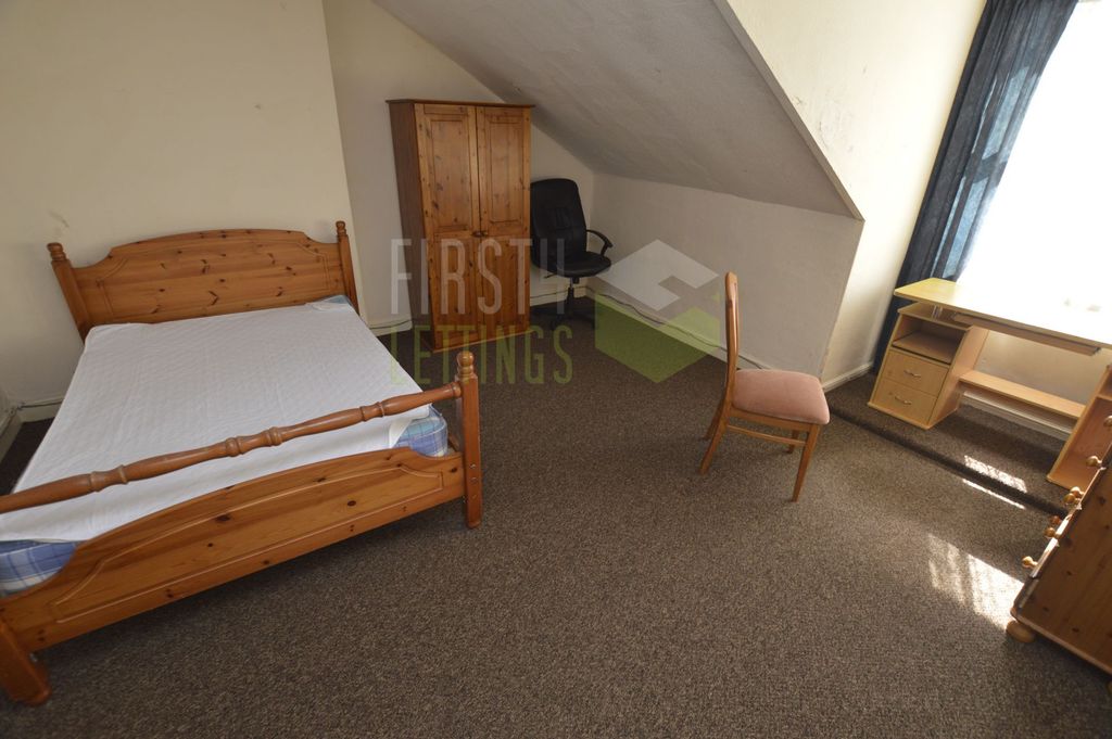 Property photo 3 of 12 Bedroom