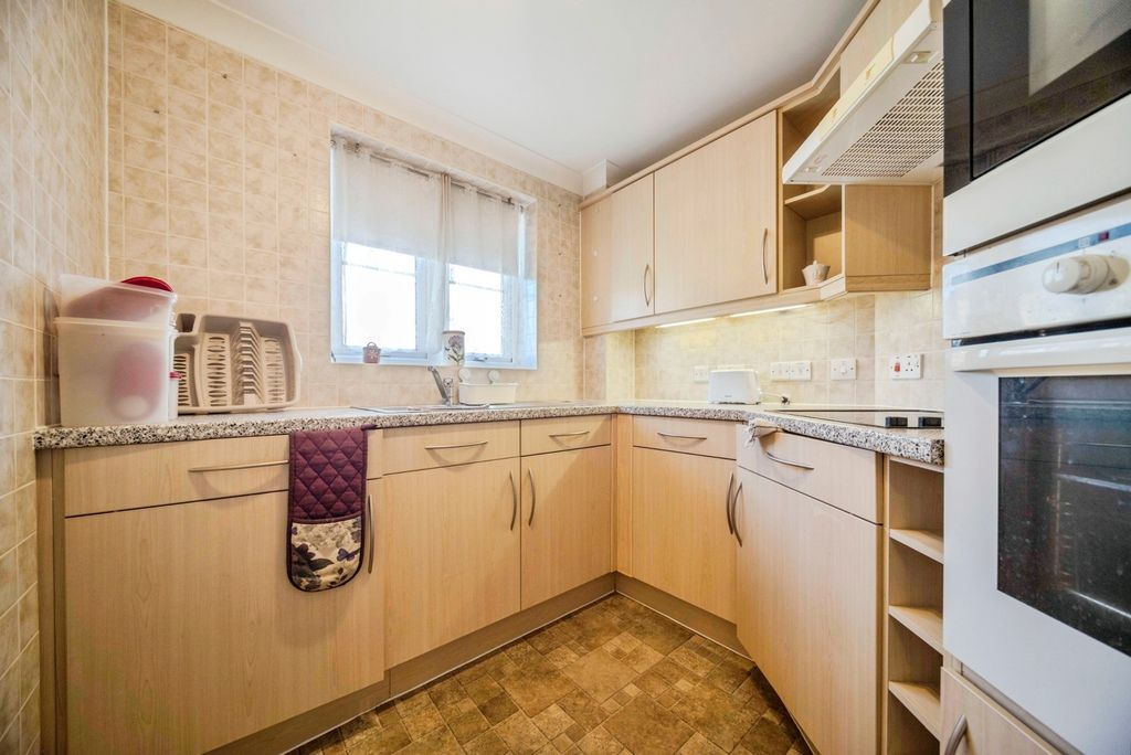 Property photo 2 of 14 Kitchen