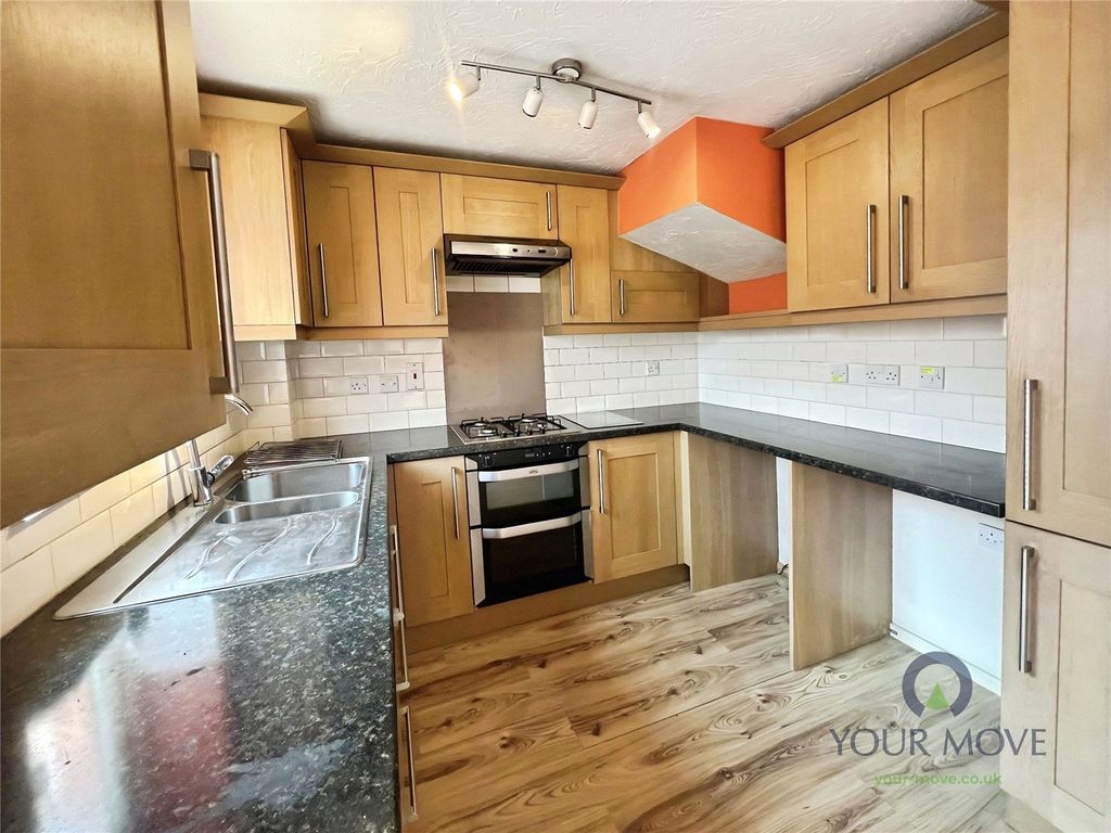 Property photo 2 of 8 Kitchen