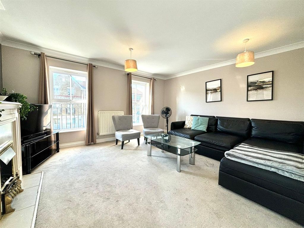 Property photo 2 of 15 Lounge.Jpeg